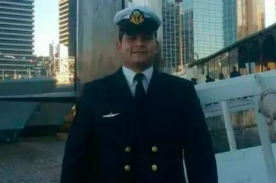 Mi mamá se desvanece después de cada parte, dijo el hermano de uno de los tucumanos del ARA San Juan