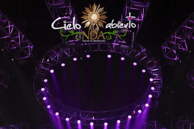 Todas las voces se unen para alabar a Dios en un concierto multitudinario