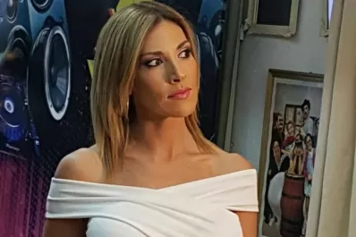 Motochorros armados y vestidos de traje asaltaron a una periodista tucumana