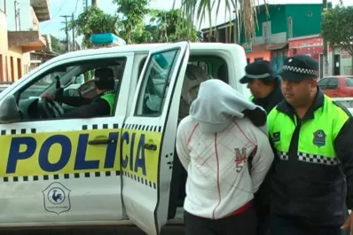 Los vieron pasar en moto con una cartera y los siguieron: eran arrebatadores