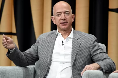 Jeff Bezos destronó a Bill Gates como el hombre más rico del mundo