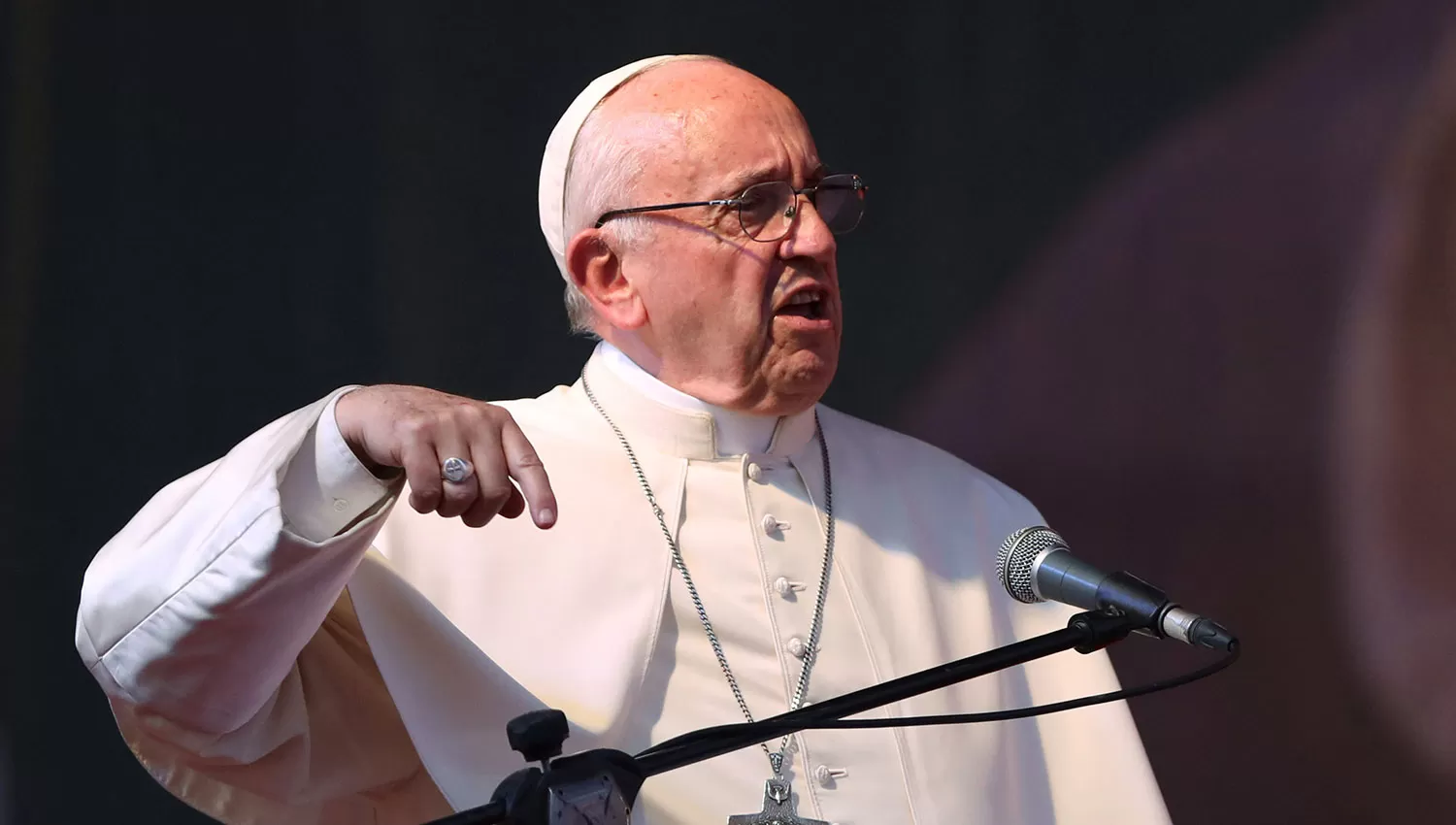 El Papa les sugirió a los jóvenes que escuchen a los adultos. REUTERS