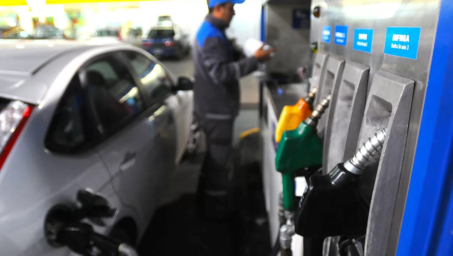 YPF aumentó el precio de las naftas desde esta mañana. LA GACETA/FOTO DE ANALÍA JARAMILLO (ARCHIVO)