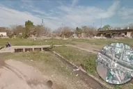 Buscan a un motociclista que fue arrastrado por la correntada del canal norte