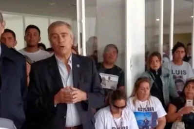 Familiares de marinos se quejan con Aguad