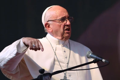 Francisco pidió a los jóvenes no estar todo el día al teléfono, ignorando el mundo