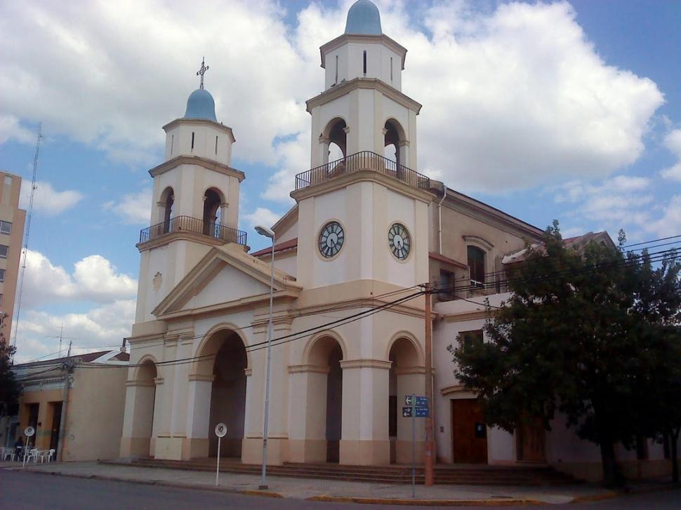 LA “GUARDIA DE ROJAS”. Iglesia de la actual ciudad bonaerense de Rojas, donde falleció Molina a los 46 años.
