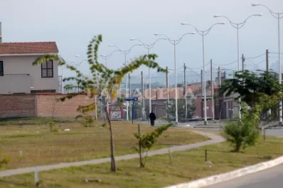 Cuestionan la adjudicación de viviendas a la Uocra en Lomas