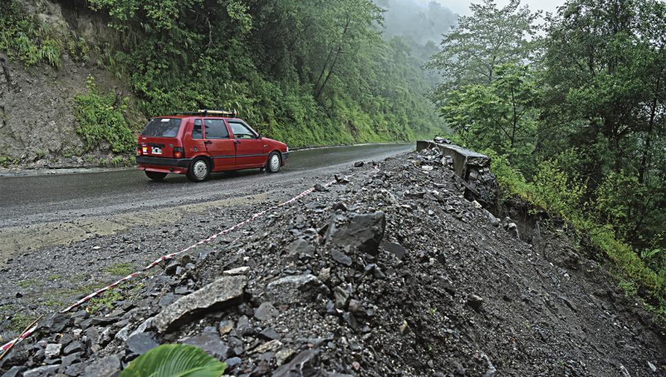 Una curva sin defensas provocó la tragedia en la ruta 307