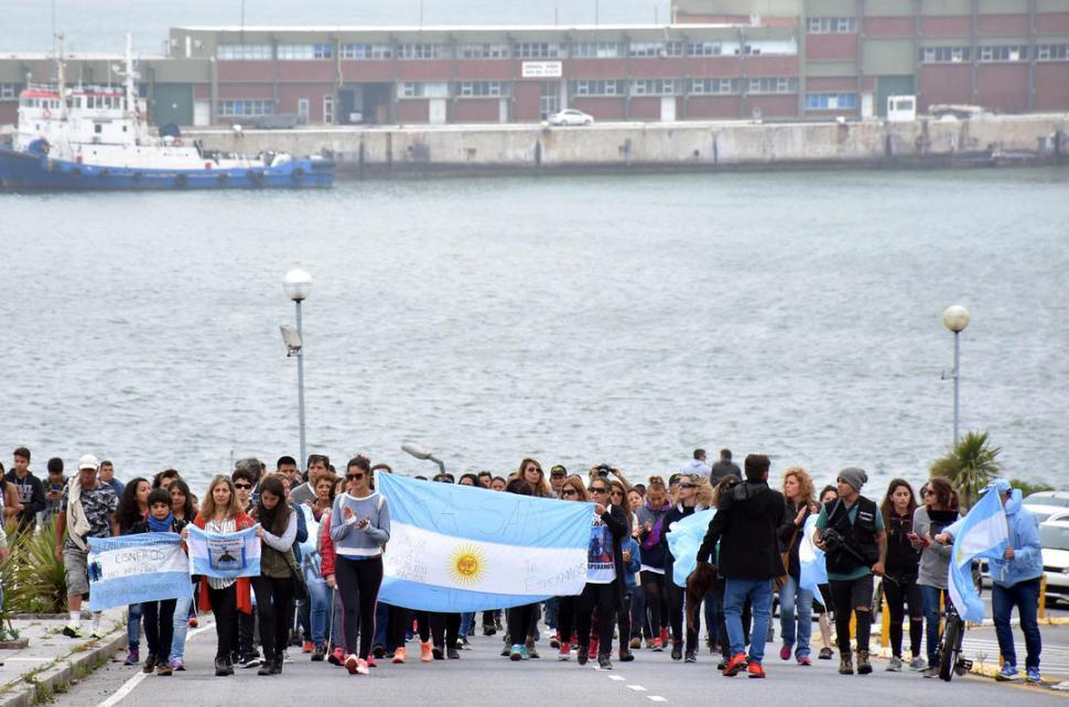 Búsqueda del ARA San Juan: familiares de los submarinistas critican a Macri