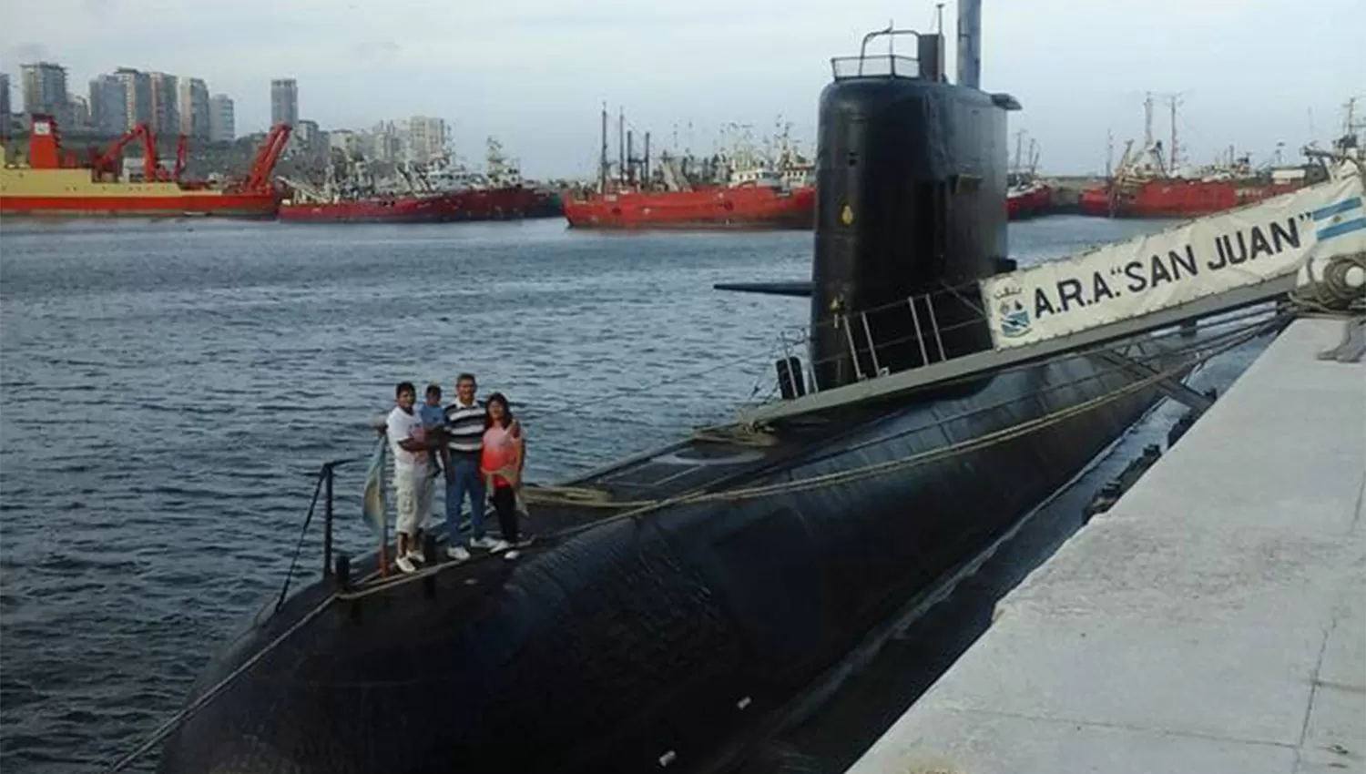 Los familiares de los tripulantes del submarino, duros con Aguad: si están fallecidos, traémelos