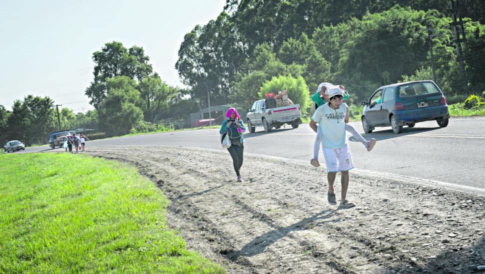 A pie y con fe, camino al santuario