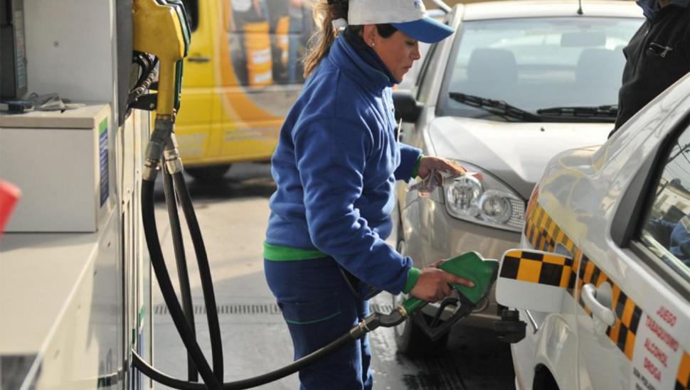 En las estaciones de servicio analizan dejar de recibir tarjeta de crédito desde enero