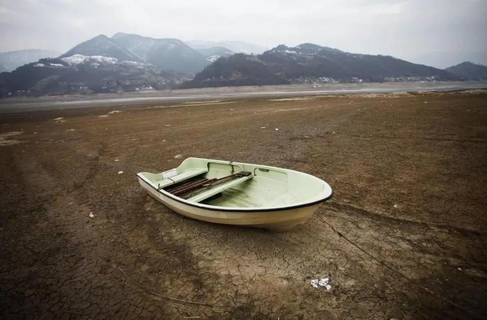 ALARMA EN 2012. El lago Jablanicko, en Jablanica, en los Balcanes. Una sequía bajó dramáticamente su nivel de agua. 