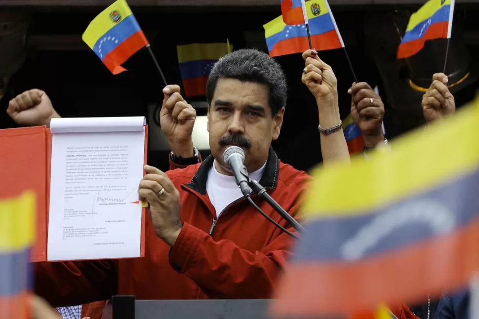 CON RESPALDO PETROLERO. Maduro quiere que su país sea “pionero” en el mundo con la emisión de esta criptomoneda. Reuters.-