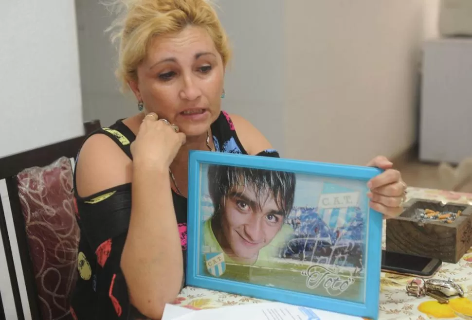 DESESPERADA. Viviana Bringas internó varias veces a su hijo para que se rehabilite, pero no pudo conseguirlo. la gaceta / foto de antonio ferroni