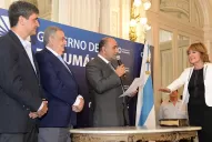 ¿Cuánto recibe de viático diario un subsecretario que viaja de misión oficial?