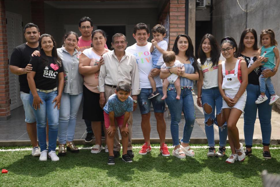 “Pulguita”, el goleador que vive para la familia