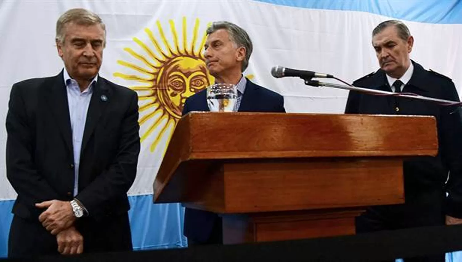 A UN MES. El presidente Mauricio Macri junto a Oscar Aguad y Marcelo Srur. FOTO TOMADA DE LANACION.COM.AR