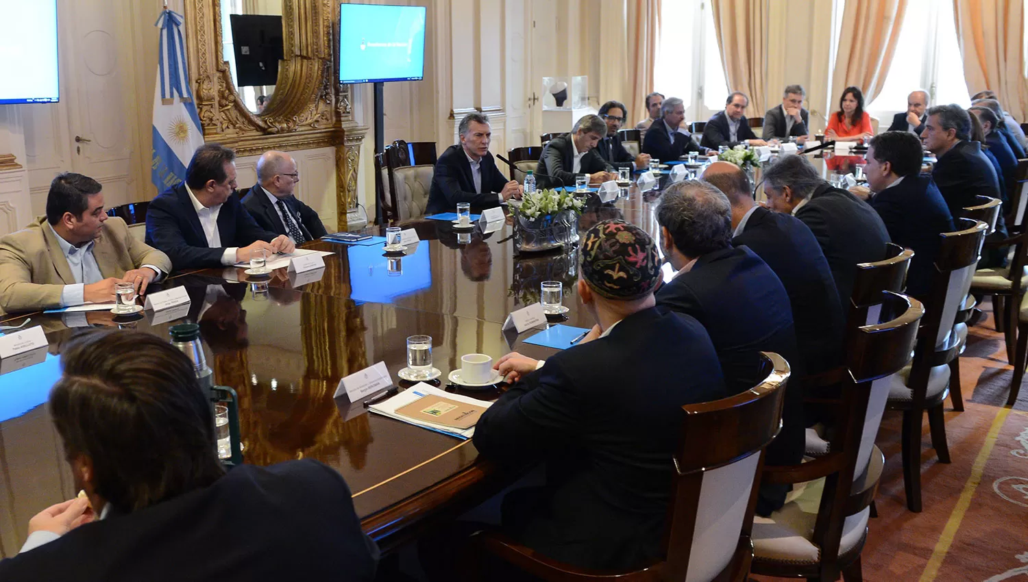 Macri mantuvo una reunión con los miembros de su Gabinete antes de realizar la conferencia de prensa. TÉLAM