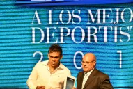 Dar el golpe con un título