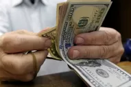 El dólar supera la barrera de los $ 18 y alcanza un nuevo máximo histórico