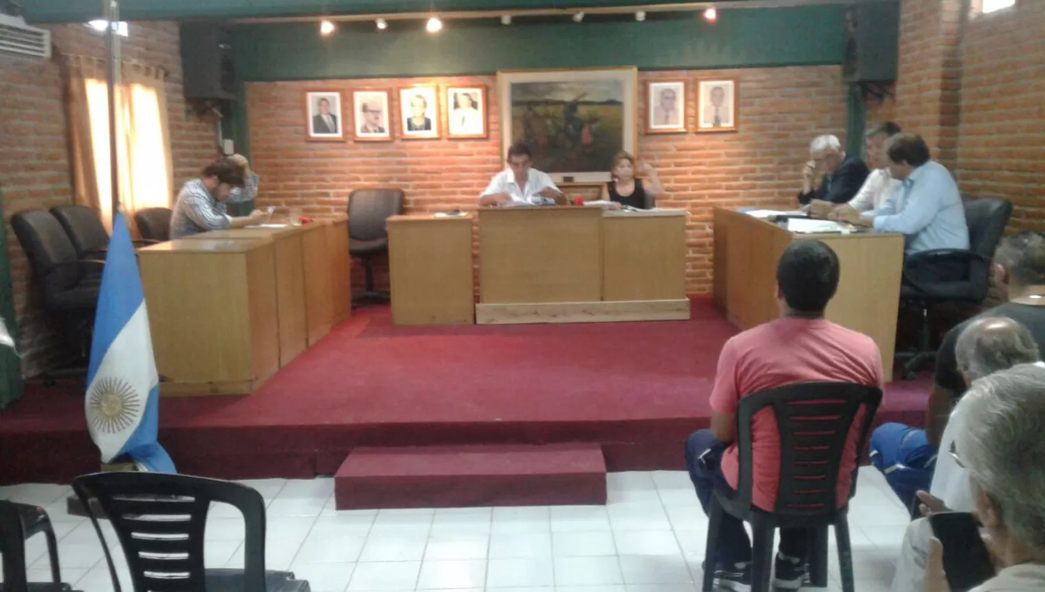 EN EL RECINTO. Los concejales oficialistas sesionan en minoría. LA GACETA / FRANCO VERA