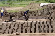 La economía crece, pero el empleo no registrado sigue siendo elevado