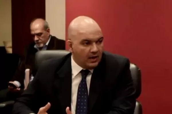 Tras entrevistarlo, legisladores rechazan a un aspirante a fiscal