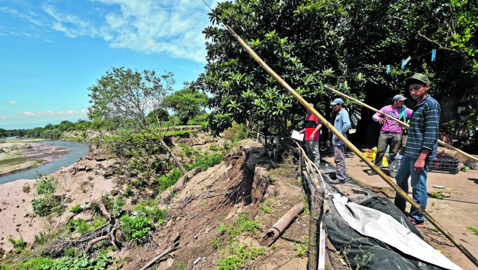 El Marapa asusta en su avance hacia las casas