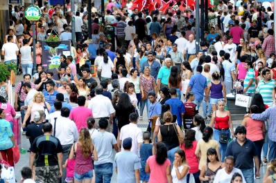 Compras navideñas: cómo atenderán hoy y mañana los comercios y los supermercados