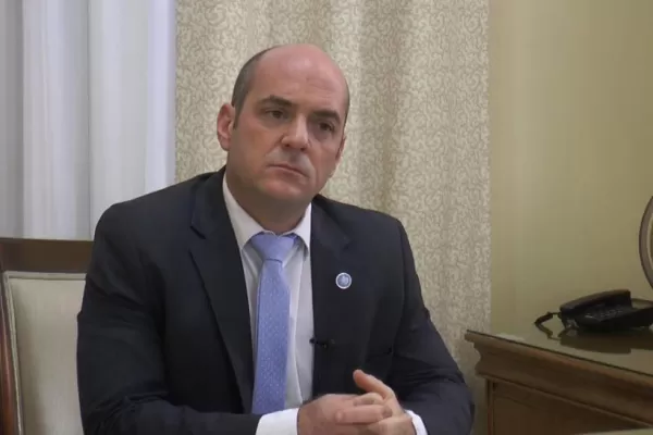La voz de los padres se integrará a la mesa de consejo del ministro