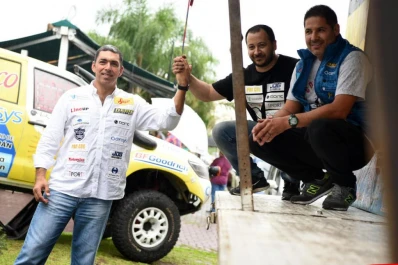 Le hacen todo el aguante