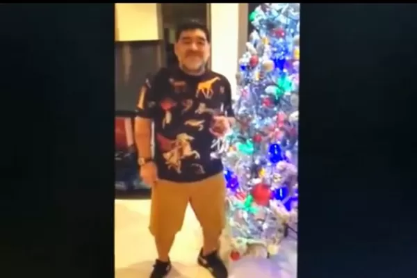 El mensaje de Maradona: aunque tengamos dirigentes y políticos que nos quieran quitar la sonrisa, yo les digo: ¡Feliz Navidad!