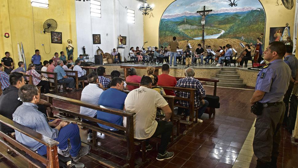 La Navidad llegó a la cárcel de Villa Urquiza a pura música