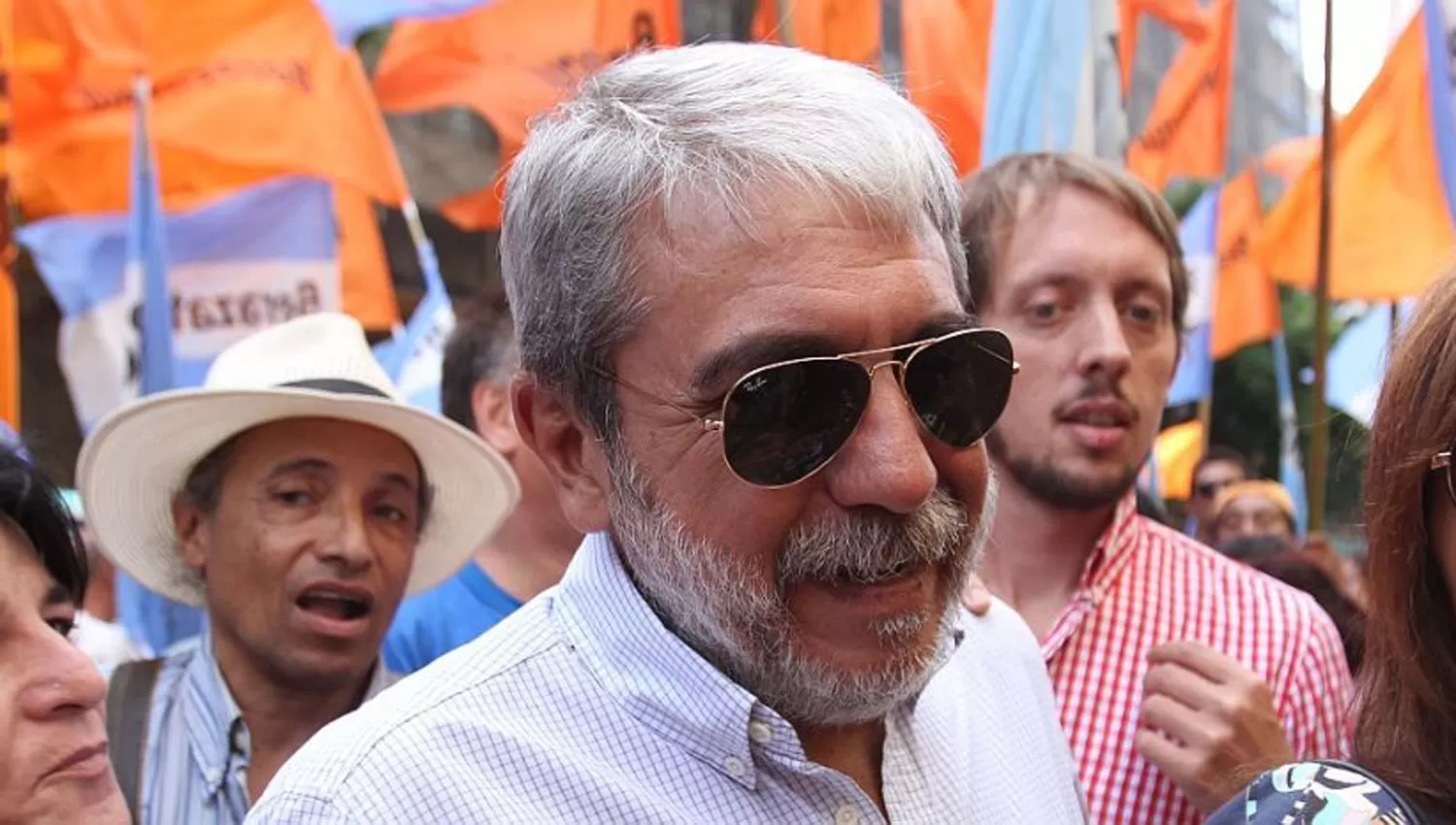 ANÍBAL FERNÁNDEZ. El ex jefe de Gabinete, durante una marcha política. FOTO TOMADA DE EL CRONISTA