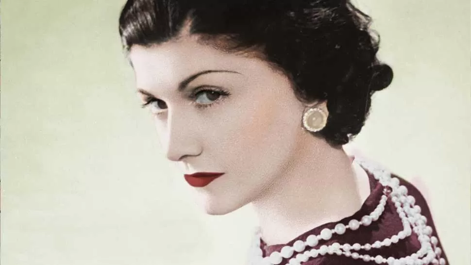 PIONERA. Coco Chanel decía que el perfume revela la llegada de una mujer y prolonga su salida.  