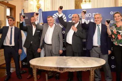 Manzur agradeció el respaldo en las urnas durante el brindis de Fin de Año