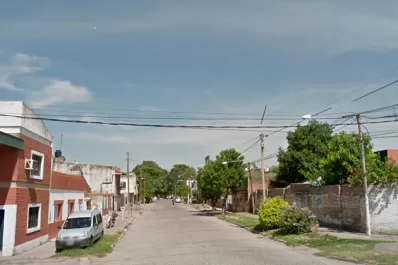 Motochorros asaltaron a una mujer y en la fuga balearon a un policía del 911