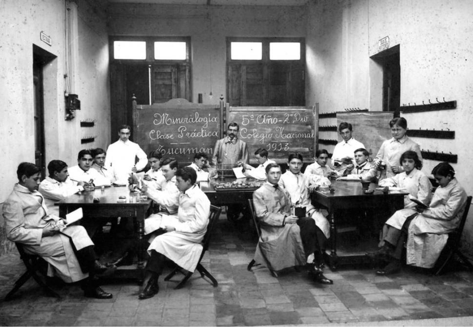 EN EL COLEGIO NACIONAL. Grupo de alumnos del 5° año, fotografiados en 1913. 