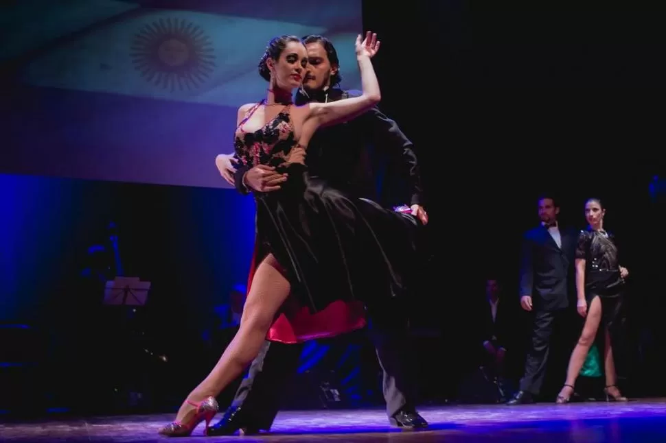 SENSUAL Y ENÉRGICO. Correa y García Fleury bailan tango y malambo. 