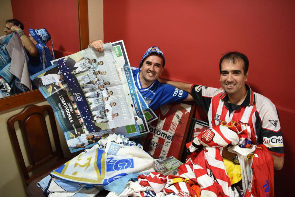AMAN SUS COLORES. Aldo y Sergio, con las camisetas. la gaceta / foto de DIEGO ARAOZ