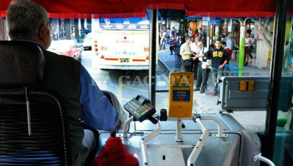Comercios, colectivos y supermercados: cómo funcionarán los servicios hoy, mañana y el lunes