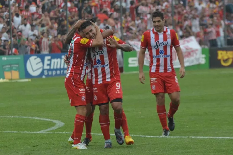 POR MÁS FESTEJOS. Bieler decidió seguir en San Martín y su idea es aportar goles que acerquen al equipo al ascenso. prensa casm