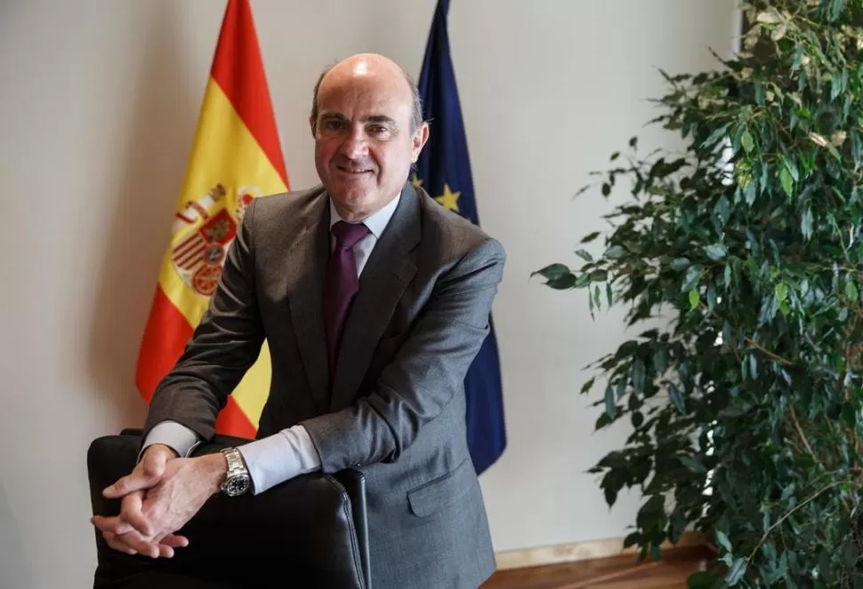 INQUIETUD. Según De Guindos,  la decisión catalana generó desconfianza.  reuters