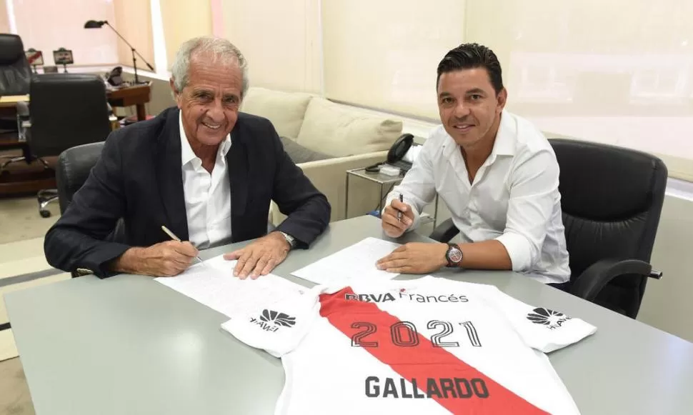FELICES. El “Muñeco” Gallardo extendió su vinculo con River hasta 2021 @CARPoficial