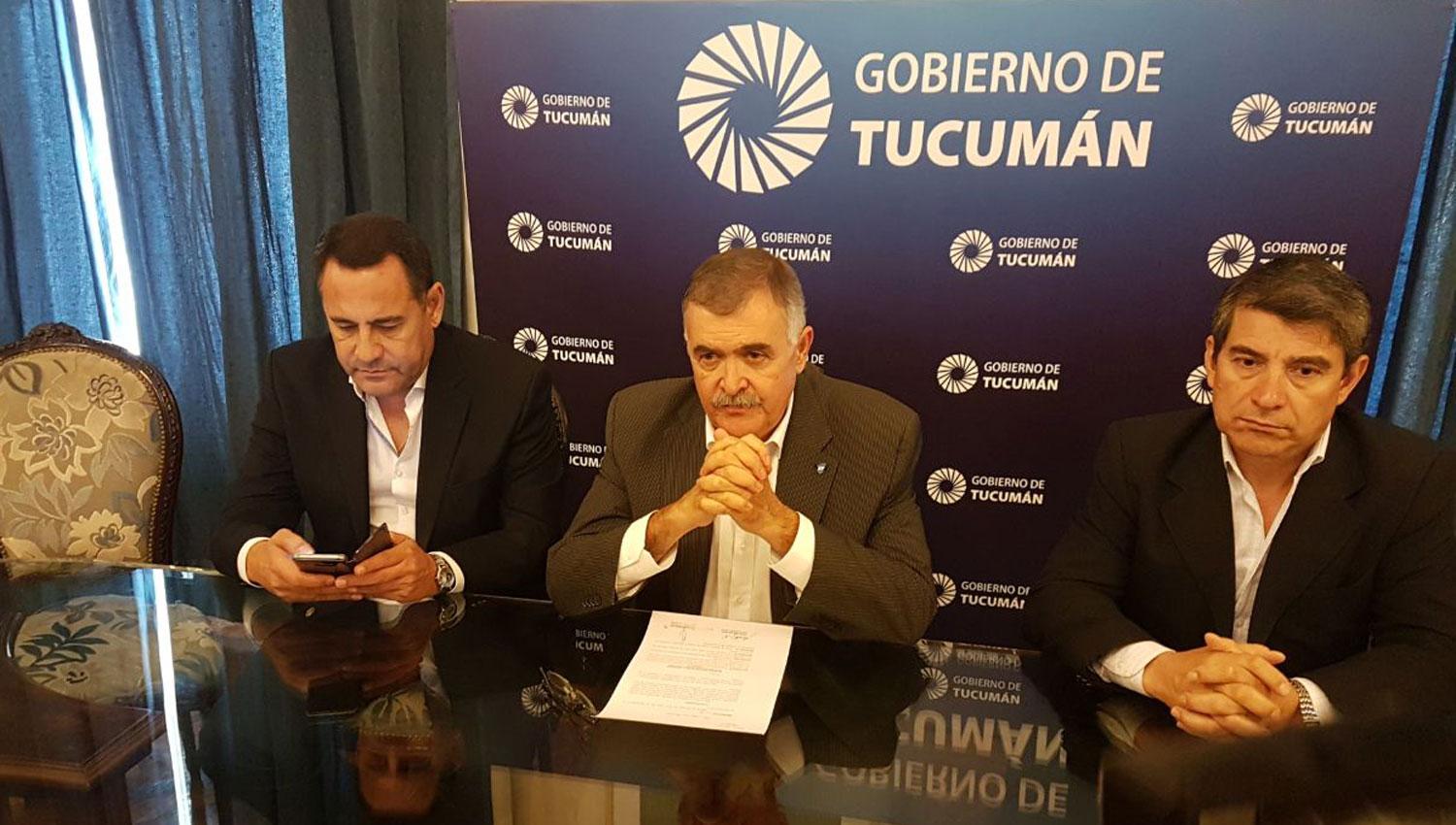 OSVALDO JALDO. El vicegobernador, junto a Regino Amado (ministro de Gobierno) y Claudio Maley (ministro de Seguridad). LA GACETA / SANTIAGO HERNÁNDEZ