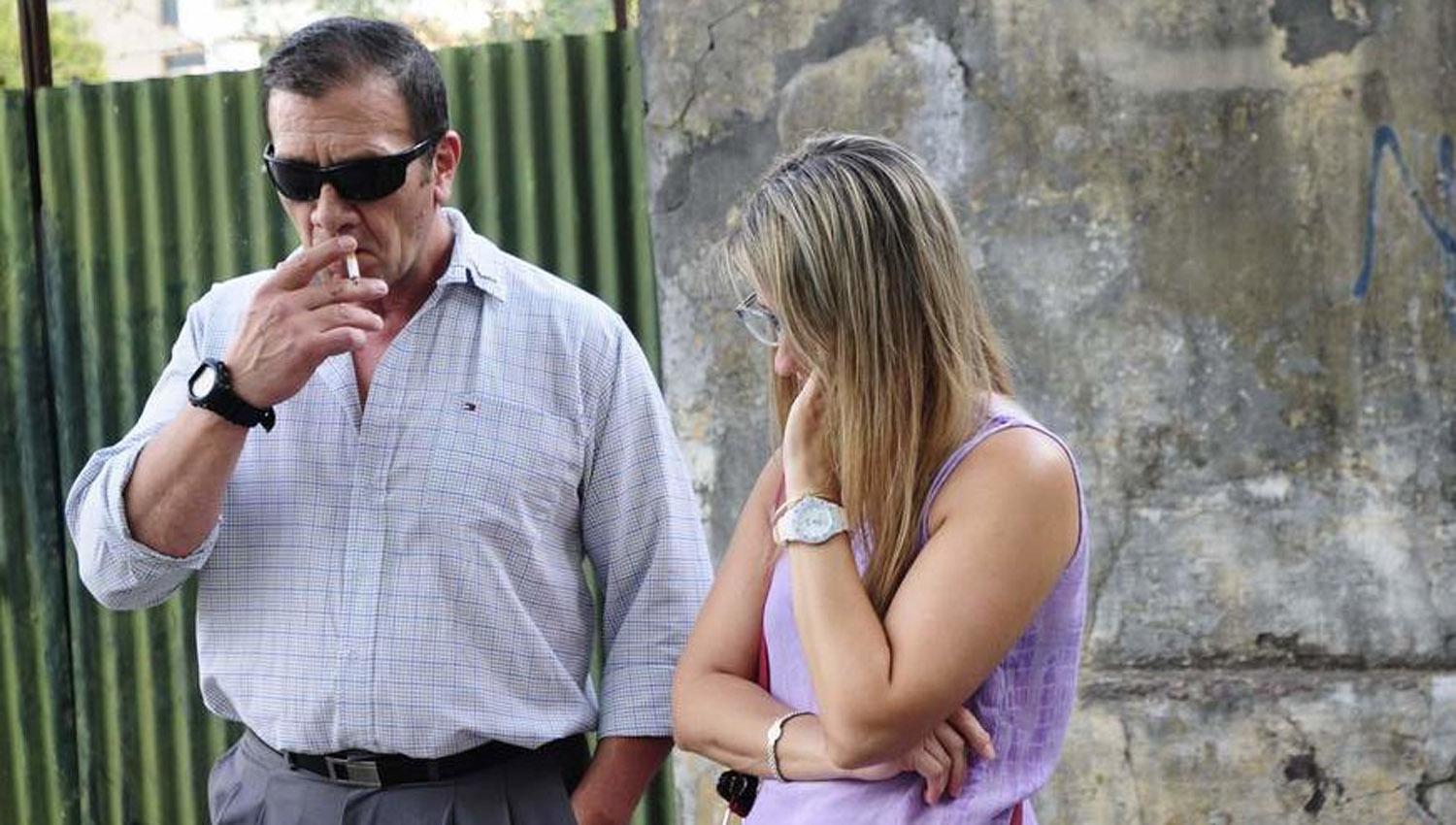 POLICÍA. Su padre, Marcelo Galarza junto con su esposa. FOTO TOMADA DE CLARIN.COM
