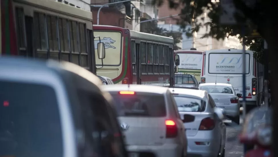COLAPSO. Según Aetat, la ciudad no es “amigable” para los ómnibus. la gaceta / foto de Inés Quinteros Orio (archivo)