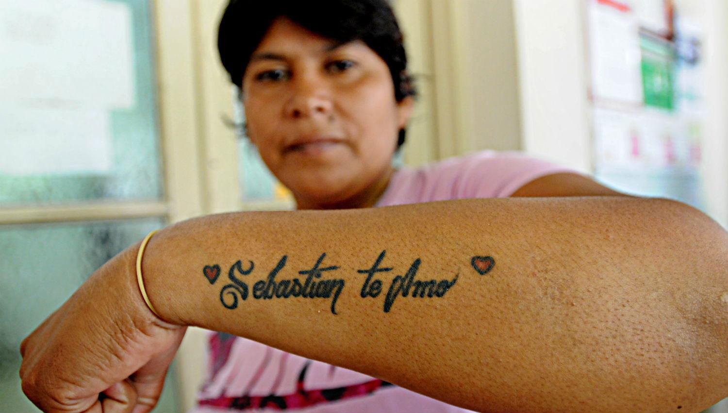 AMOR INCONDICIONAL. Silvia se tatuó el nombre de su pareja. ARCHIVO LA GACETA / FRANCO VERA